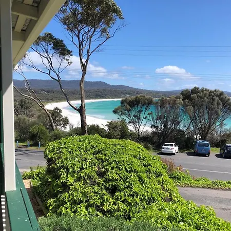 Binalong Beach Cottage Beachfront At Bay Of Fires Next To Restaurant Binalong Bay Exterior photo