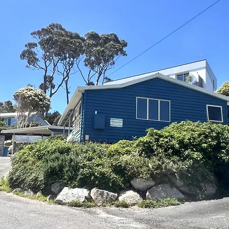 Binalong Beach Cottage Beachfront At Bay Of Fires Next To Restaurant Binalong Bay Exterior photo