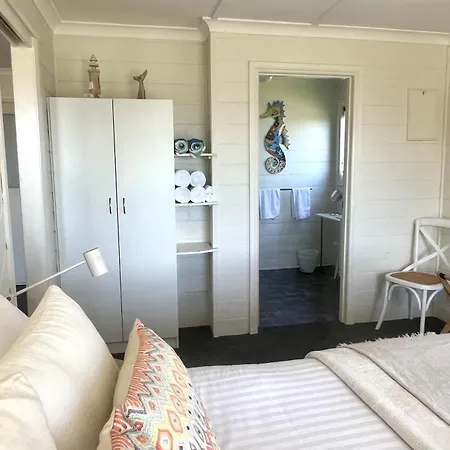 Binalong Beach Cottage Beachfront At Bay Of Fires Next To Restaurant Binalong Bay Exterior photo