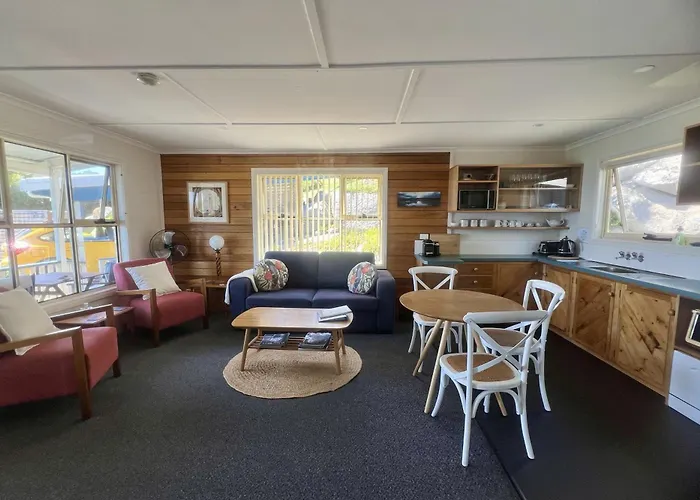 Binalong Beach Cottage Beachfront At Bay Of Fires Next To Restaurant