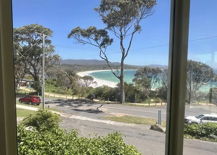 Binalong Beach Cottage Beachfront At Bay Of Fires Next To Restaurant