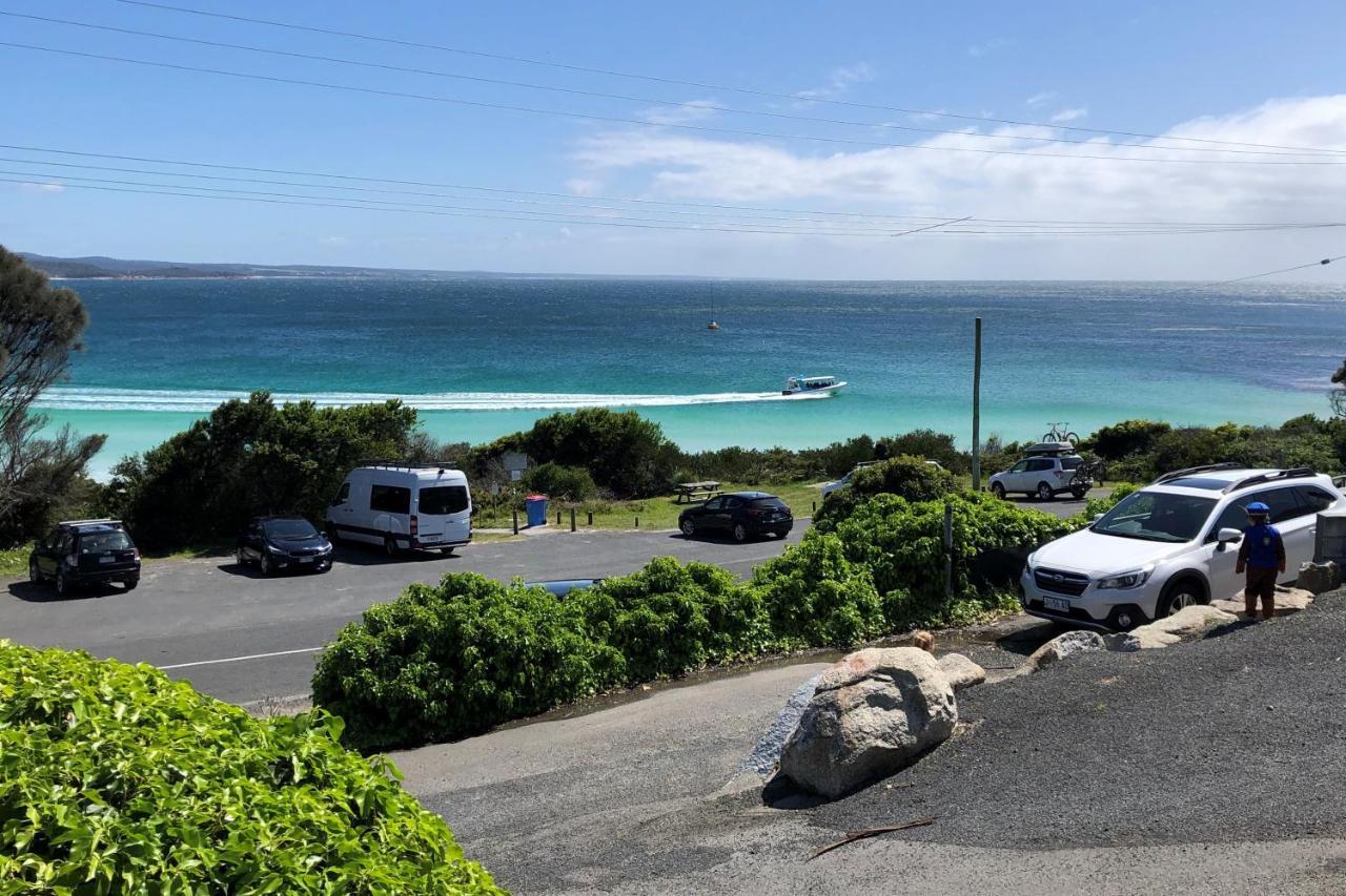Binalong Beachfront At Bay Of Fires Next To Restaurant