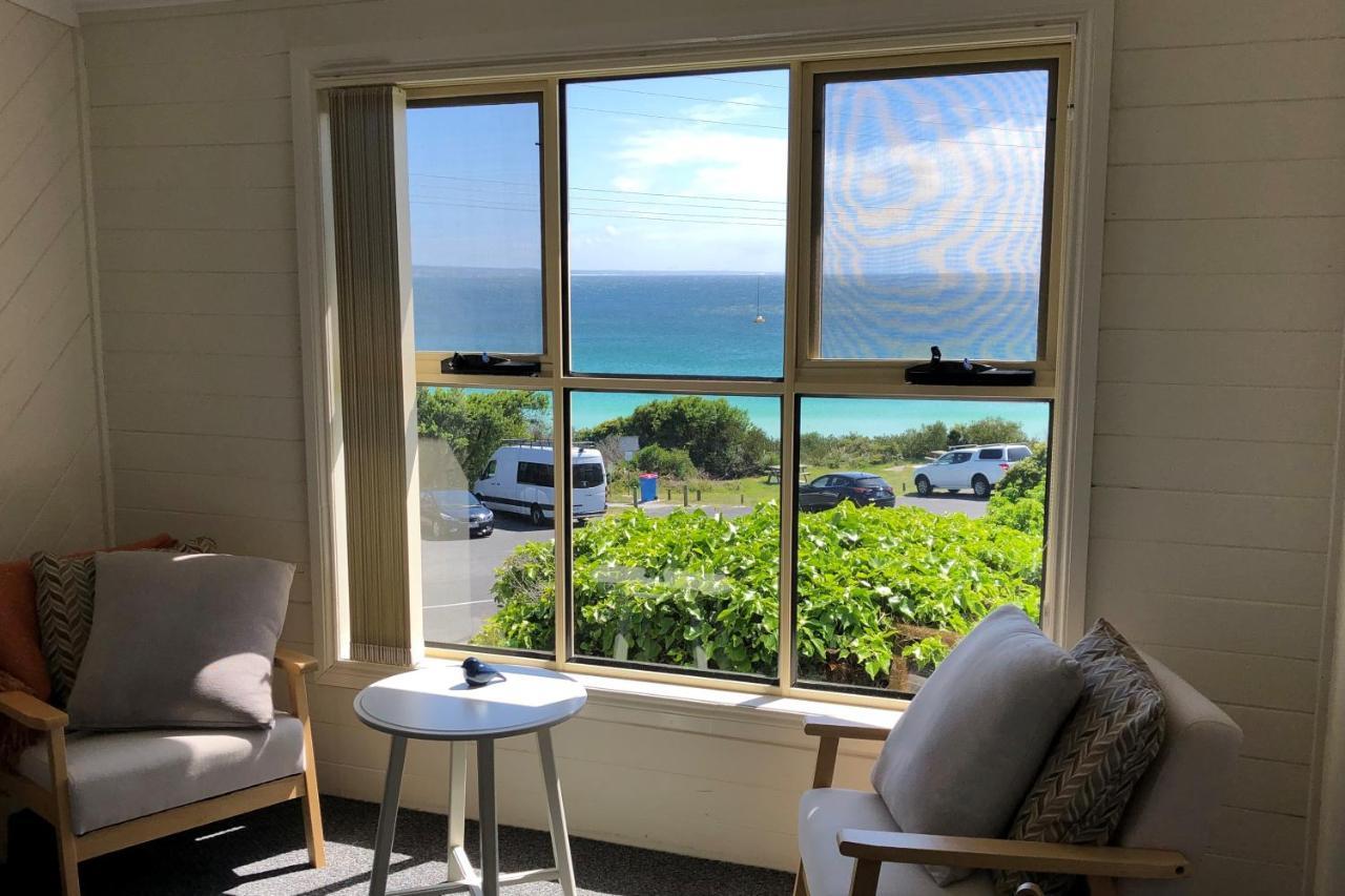 Binalong Beachfront At Bay Of Fires Next To Restaurant *