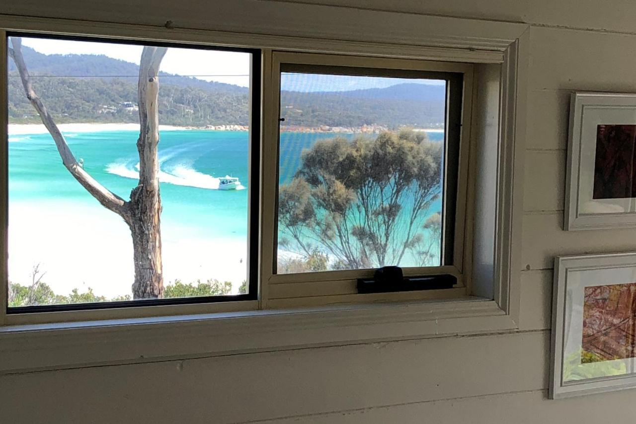 Binalong Beachfront At Bay Of Fires Next To Restaurant Binalong Bay
