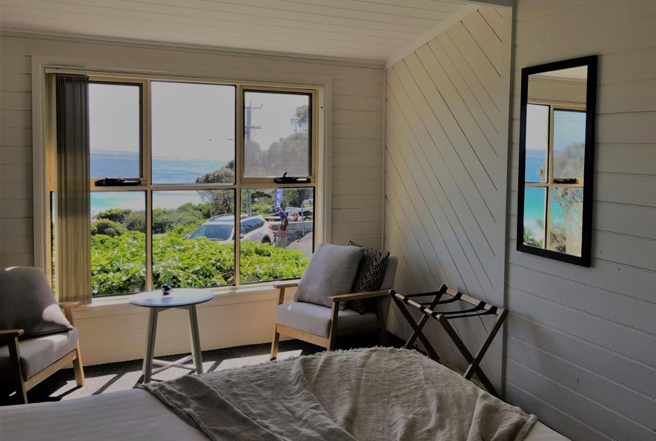 Binalong Beachfront At Bay Of Fires Next To Restaurant *