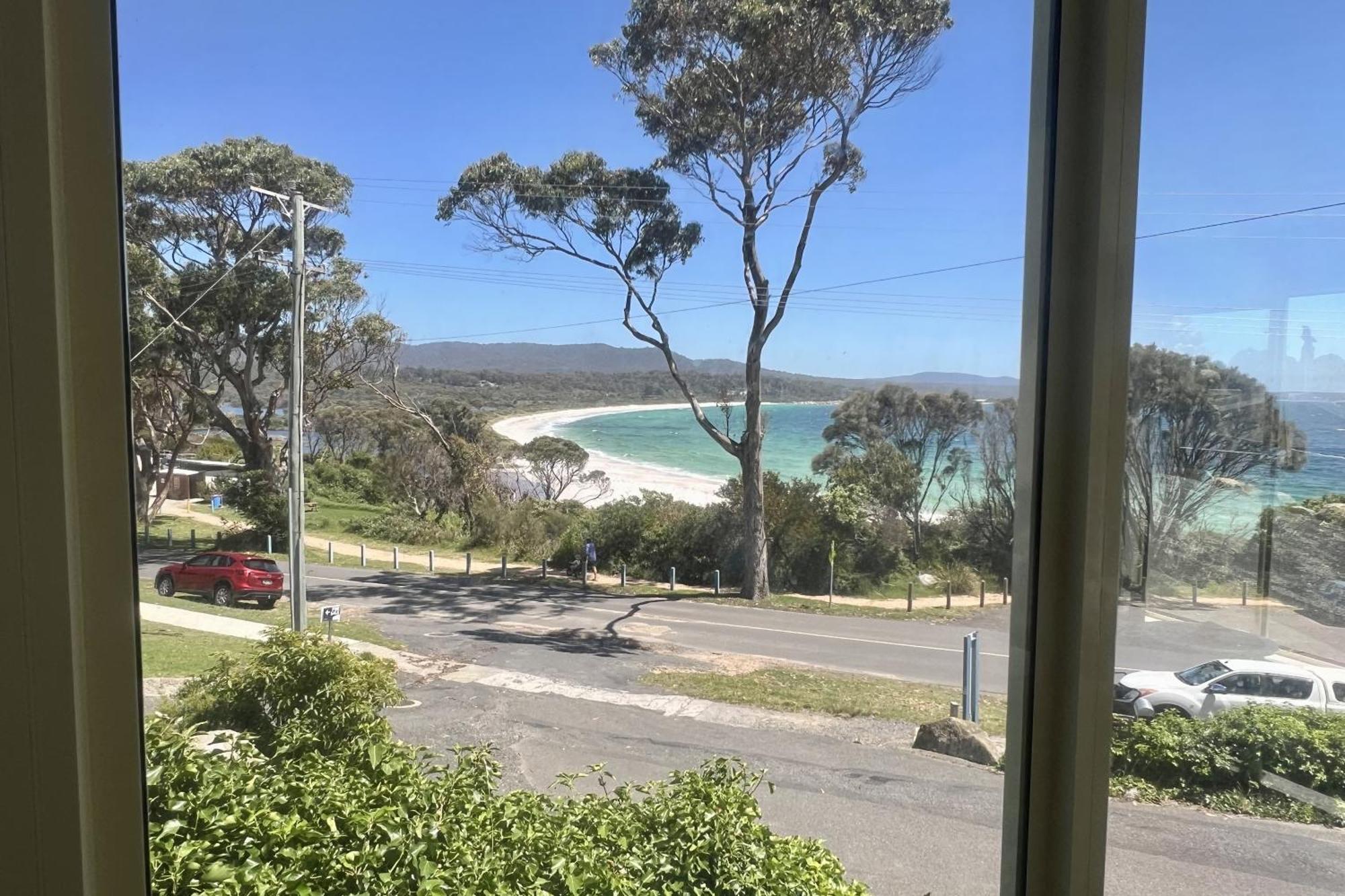 Binalong Beachfront At Bay Of Fires Next To Restaurant Binalong Bay