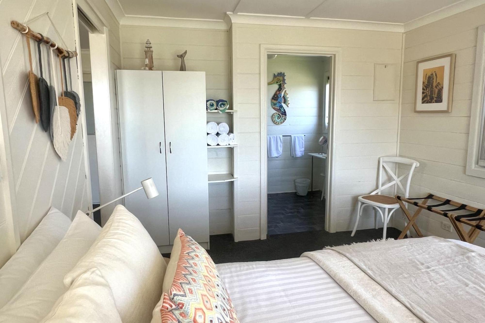 Binalong Beachfront At Bay Of Fires Next To Restaurant Holiday home *